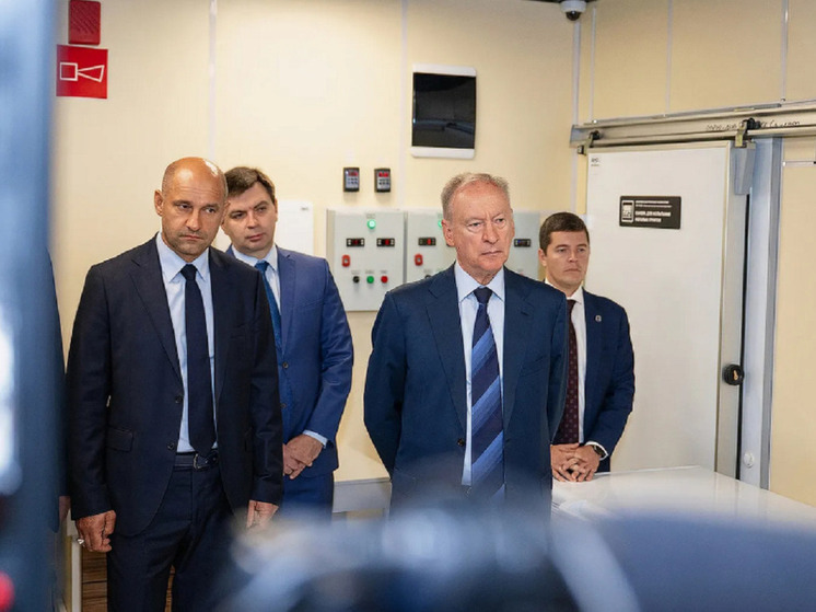 Развитие Ямала, судоходства и инфраструктуры в регионе обсудили Патрушев, Жога и Артюхов