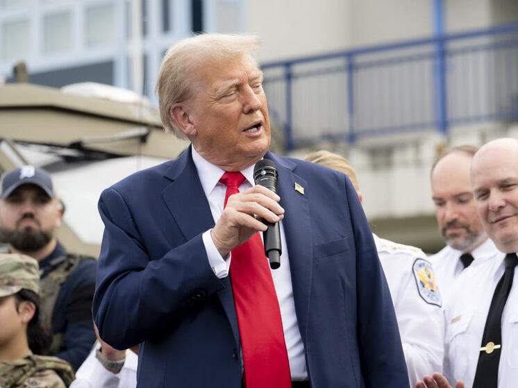 Очередной синяк на руке Трампа опять спровоцировал беспокойство о его здоровье