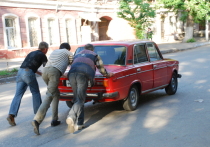 Осенью 2025 года владельцев автомобилей ожидает кратное повышение тарифов на регистрацию транспорта, выдачу прав и техосмотр