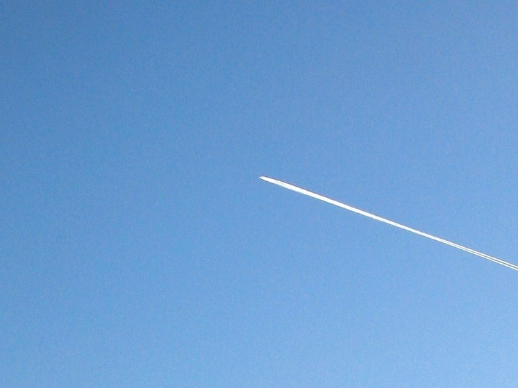 В небе над Винницкой областью заметили неопознанный самолет