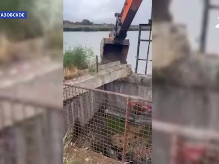 На реке Домузла в черте населённого пункта Приазовское ведётся ремонт гидротехнического сооружения