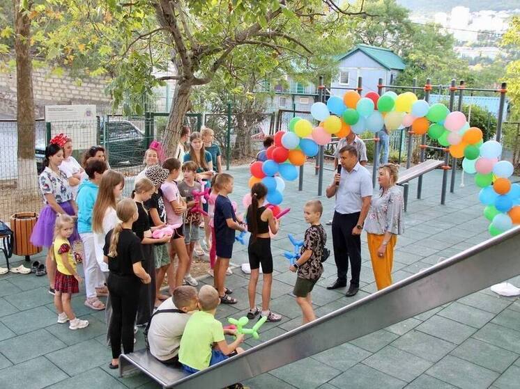 В Ялте появились новые детские площадки