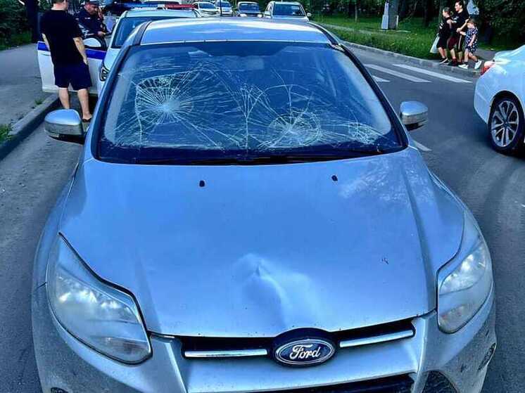 В Бийске автомобиль сбил двух подростков. Пострадавшие в больнице
