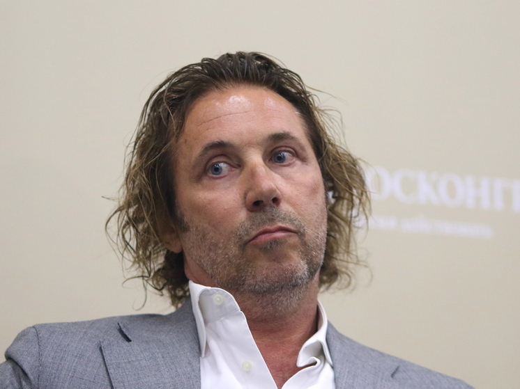 Бывший футболист московского "Спартака", сборных СССР и России Александр Мостовой в эксклюзивном интервью "МК-Спорт" высказал своё мнение об идее Министерства спорта РФ повысить интеллектуальный уровень молодых футболистов путём создания для них специального списка книг, обязательных к прочтению.