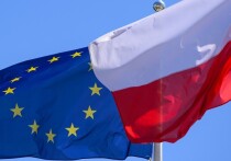 Для украинцев в Польше наступили черные дни: президент страны Кароль Навроцкий наложил вето на пролонгацию закона о социальных выплатах и медицинском обеспечении для неработающих украинцев, а кроме того предложил приравнять бандеровские символы к нацистским, не давать гражданство Польши тем, кто симпатизирует Бандере и Украинской повстанческой армии, отменить льготы для граждан Украины, которые пересекают границу на короткие периоды, ужесточить наказание за незаконное пересечение границы и продл
