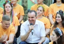 Губернатор Краснодарского края Вениамин Кондратьев пообщался с участниками молодежного лагеря «Регион 93»