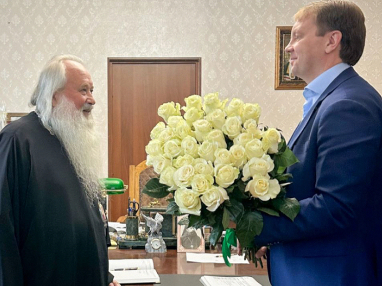 Замглавы Орловщины поздравил митрополита Тихона с именинами