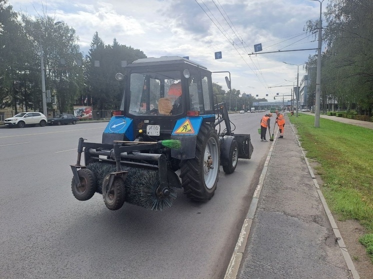 В Курске в уборке улиц задействовали 51 единицу техники