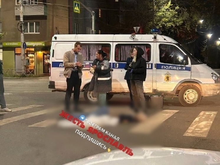В Ярославле мужчина умер посреди центрального проспекта.