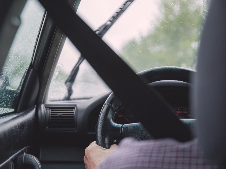 Эти 3 документа ДПС не имеет права требовать у водителей: как законно отказать инспектору - раскрыл юрист