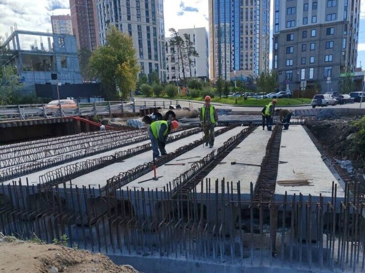 На Сухарной в Новосибирске завершён важный этап строительства 24-метрового моста