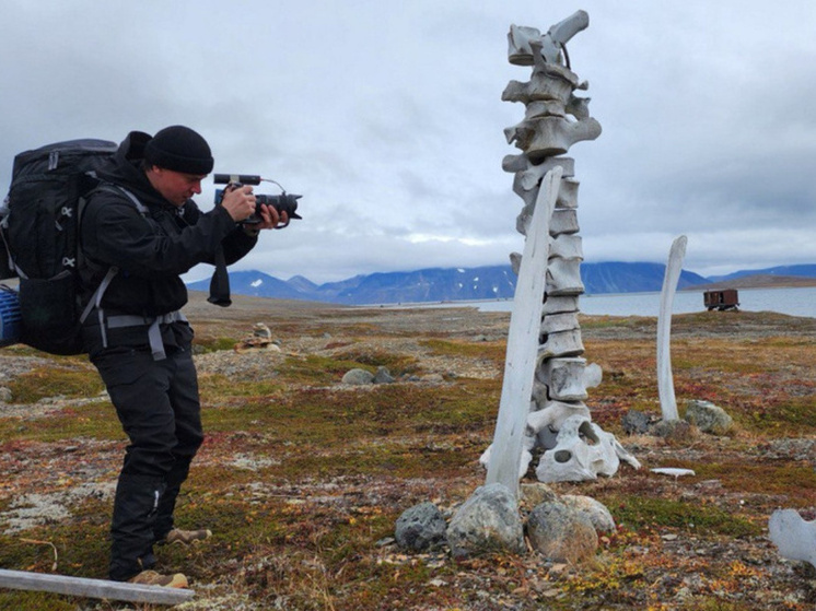 Сделанное на Чукотке фото древнеэскимосской крепости представили во Владивостоке