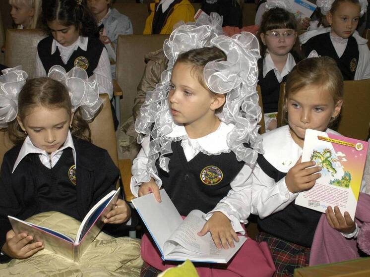 Гладков: торжественные линейки в школах восьми районов Белгородской области пройдут онлайн