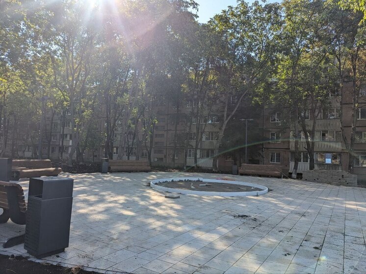 В сквере у ЗАГСа Ессентуков приступили к монтажу ротонды