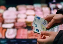 Двое жителей Великобритании были заключены в тюрьму за участие в подготовке к продаже покупателям мяса, признанного непригодным для употребления в пищу и предназначенного в качестве корма для домашних животных