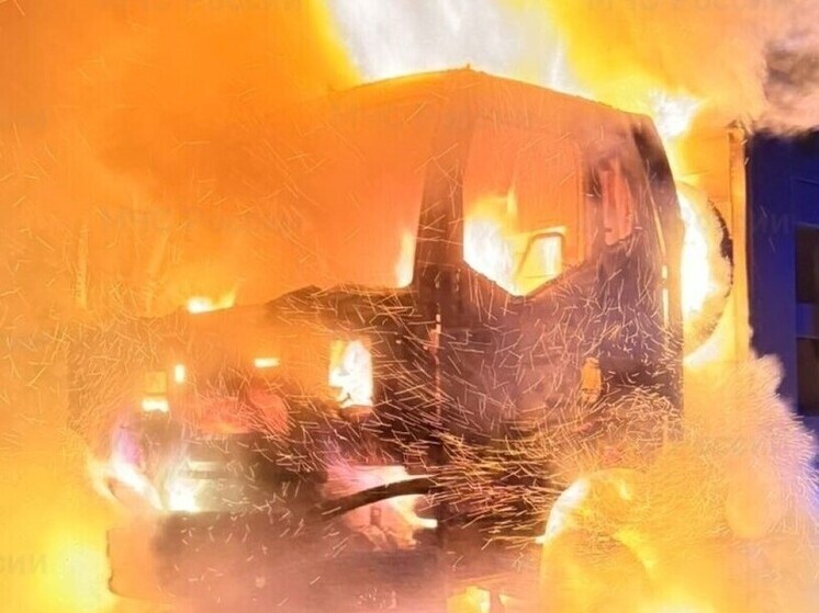 В Балабанове ночью вспыхнул большегруз