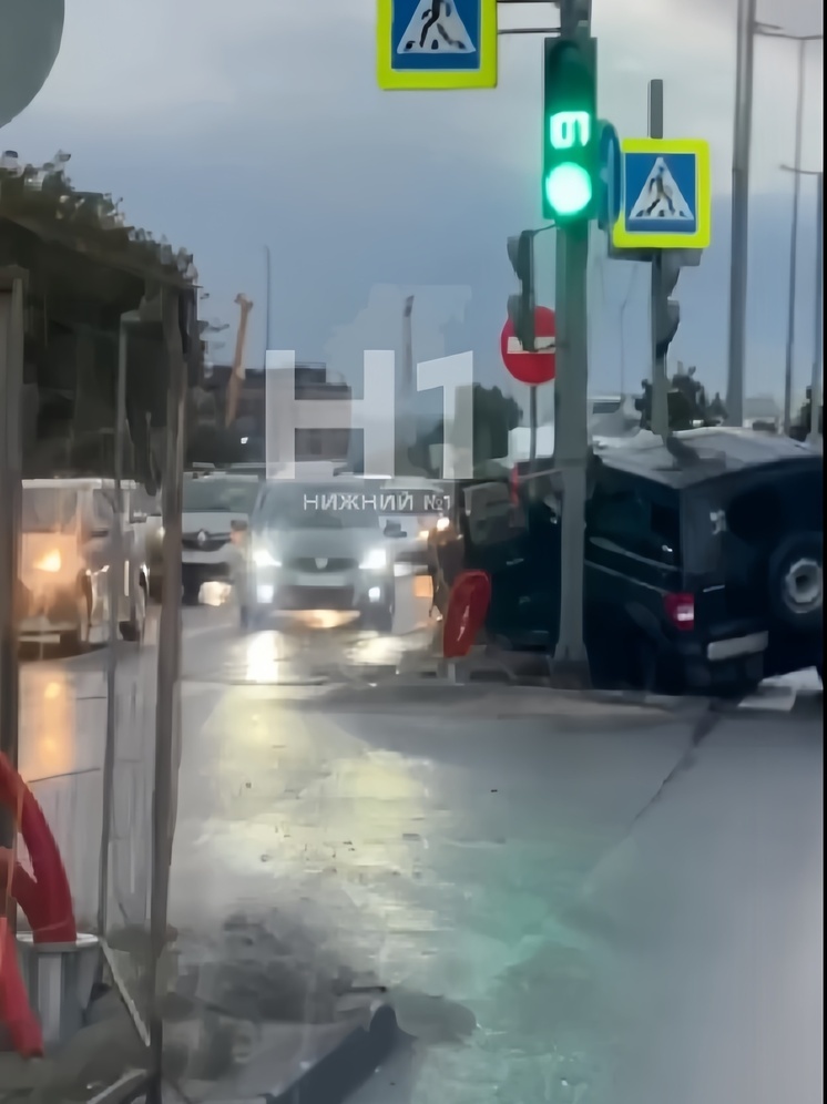 Серьёзная авария произошла на съезде с метромоста в Нижнем (видео)