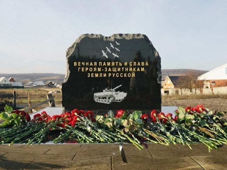 В Новой Таволжанке после атаки БПЛА восстановили мемориал памяти героев СВО