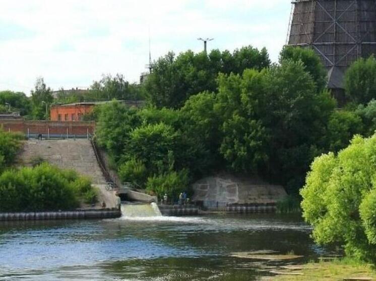 В Пензе спасатели предотвратили падение мужчины в реку