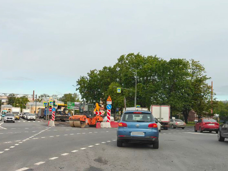 Петербуржцы жалуются на внезапный ремонт у Свердловской набережной, который вновь парализовал движение