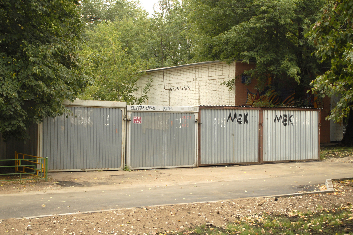 Машино-места не продаются: россияне отказываются покупать гараж по цене нового автомобиля