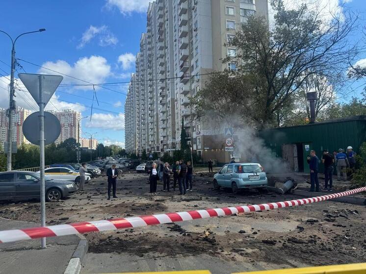 В Химках кипяток пробил асфальт: один пострадавший при прорыве теплотрассы