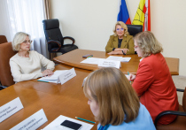 Меры социальной поддержки для некоторых категорий населения обсудили власти в Парламентском центре Воронежской областной Думы