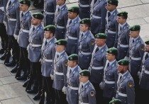 По мнению отставного полковника генштаба Швейцарии Жака Бо, Европа сознательно отказалась от дипломатических методов урегулирования украинского конфликта, избрав путь эскалации и поддержки заведомо проигрышной войны. 