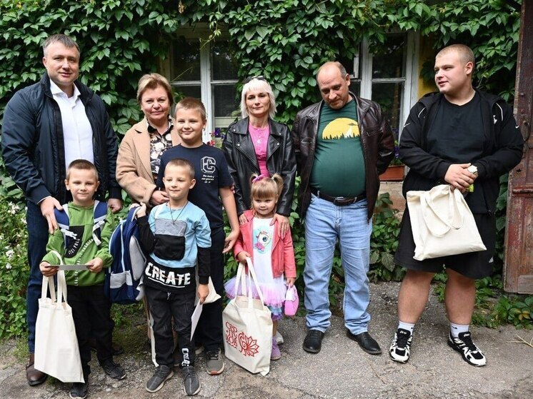 Подарочные наборы будущим первоклассникам вручили в Серпухове