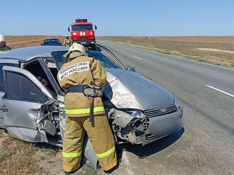 На дороге в Калмыкии столкнулись два автомобиля