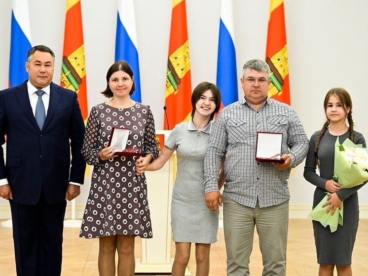 Рядовой армии, митрополит, многодетные семьи и именитые спортсмены получили госнаграды