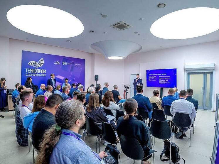 «Ростелеком» представил технологии ИИ для цифровых регионов на «Технопроме-2025»