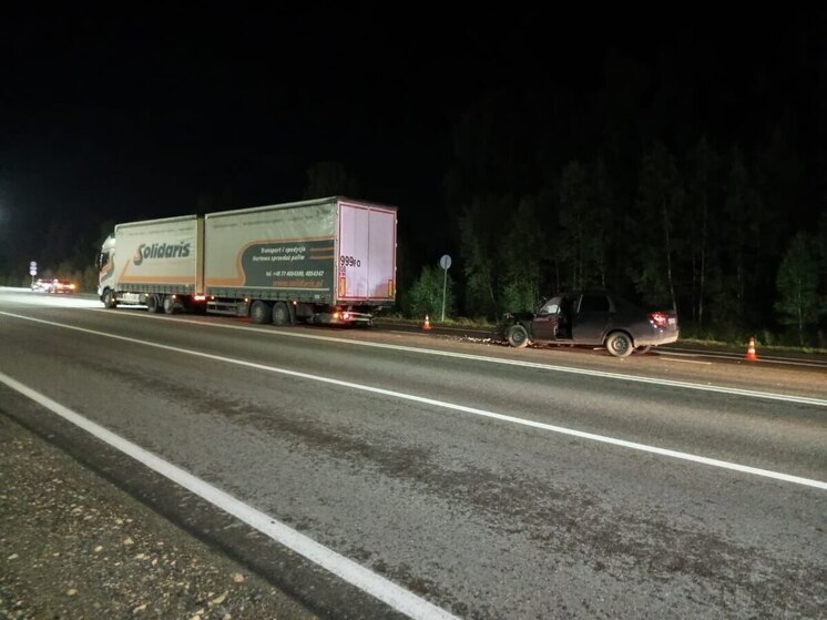 На Казанском тракте в Марий Эл «Лада» столкнулась с фурой