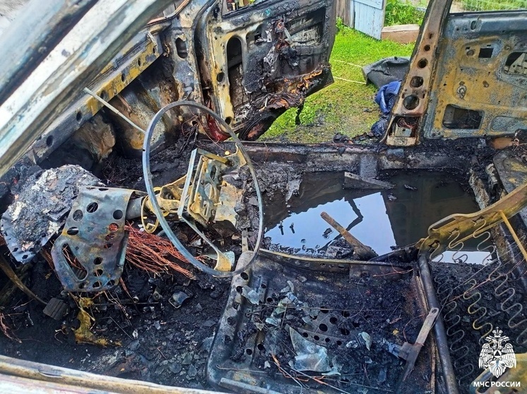 В Демидове неудачный ремонт уничтожил автомобиль