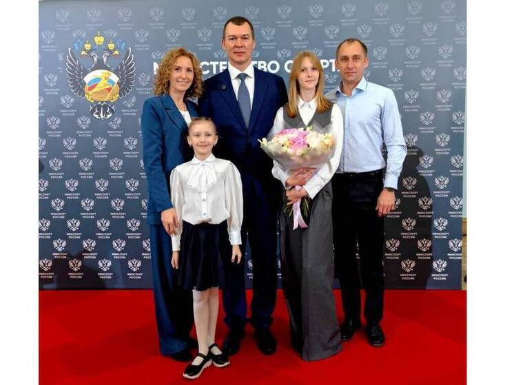 Семья Портновых из Череповца получила награду из рук Министра спорта РФ Михаила Дегтярева