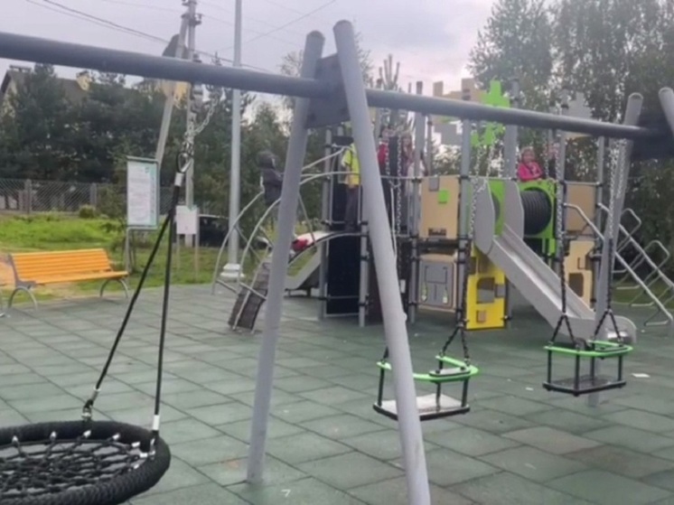 В тульском Молодежном завершили установку новой детской площадки