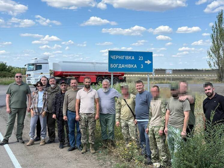 Глава Кировского округа отвёз посылки бойцам СВО на передовую