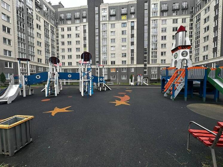 Прокуратура потребовала устранить нарушения на детской площадке на Суздальской улице
