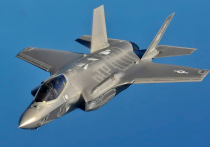 Пилот американского истребителя F-35 провел почти часовую конференцию в воздухе с инженерами, пытаясь устранить неисправность шасси, вызванную обледенением гидравлической системы