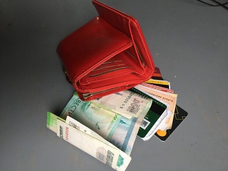 На 6 лет могут осудить воронежца, расплатившегося за продукты найденной картой