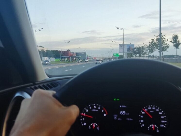 Обидевшему петербургского охранника водиле на BMW выписали штраф в 3 тысячи рублей