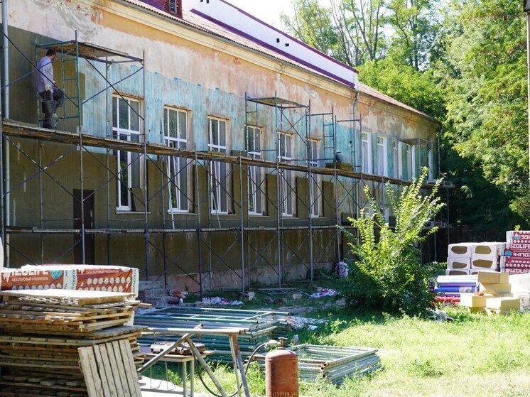 В Керчи начался капитальный ремонт фасадов зданий школы №17