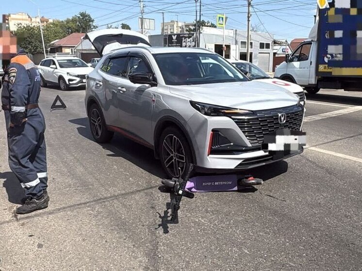 В Ставрополе подросток на электросамокате попал под колеса иномарки