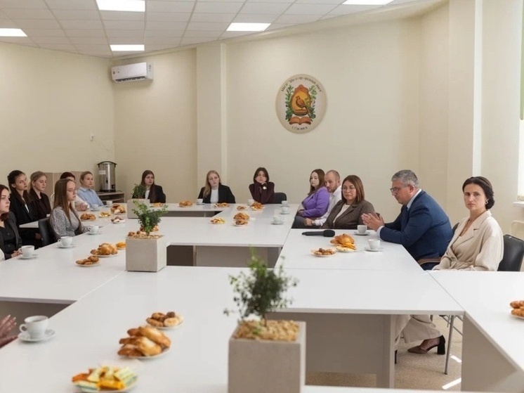 Глава Смоленска встретился с молодыми учителями Смоленска