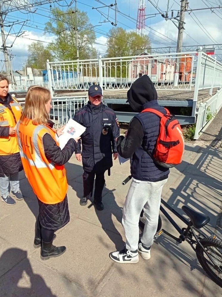 На ж/д станции Вышний Волочёк  транспортные полицейские и общественники провели мероприятие «Безопасность»