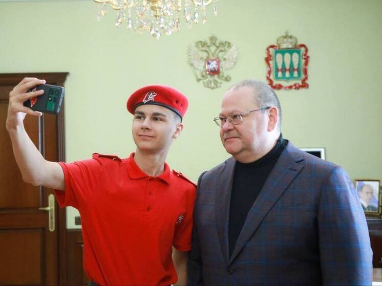 Олег Мельниченко встретился с пензенскими юнармейцами, завоевавшими второе место на сборах «Гвардеец»