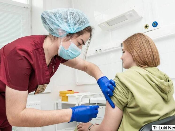 Великие Луки готовятся к сезону простуд: для жителей города началась прививочная кампания