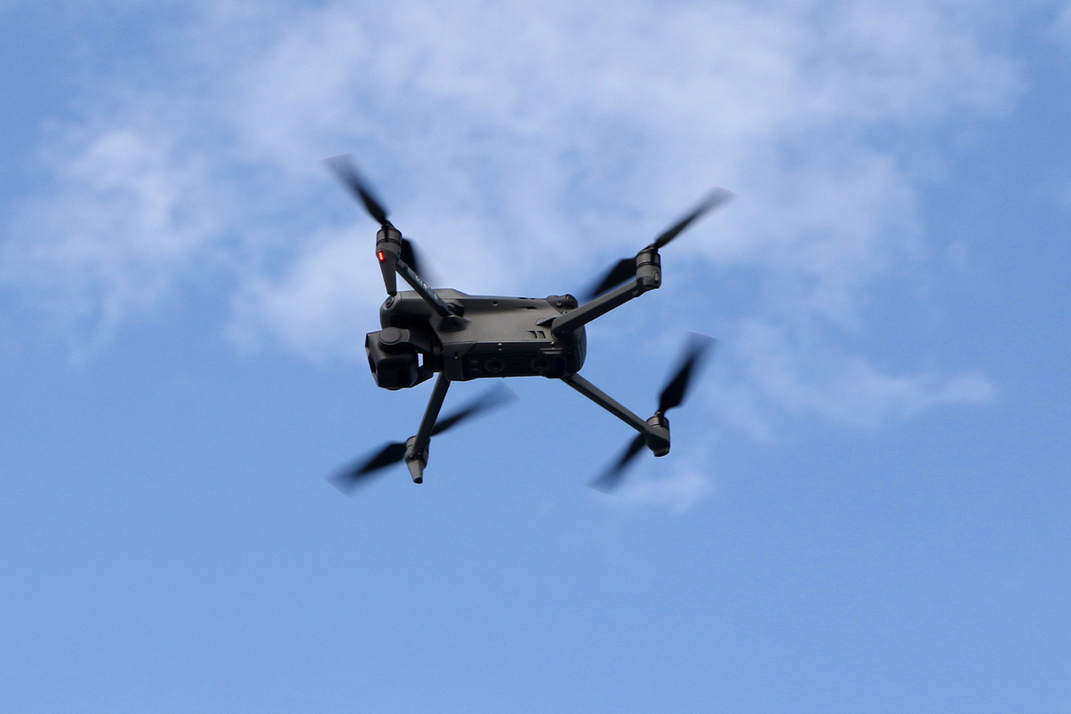 Массированная атака дронов на Россию: сбито более 100 БПЛА, есть пострадавшие объекты