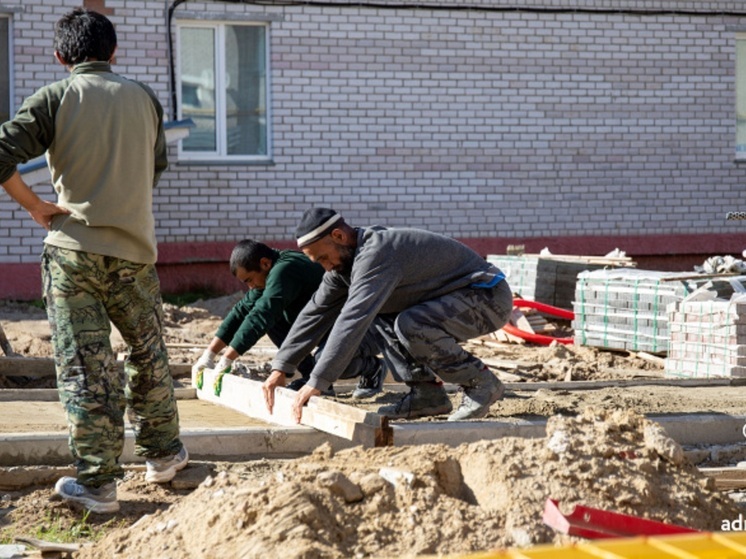 В Нарьян-Маре на Матросова полностью обустроили дворовые проезды