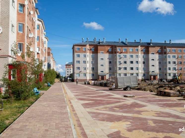 На Калмыкова в Нарьян-Маре заканчивают установку пешеходной плитки